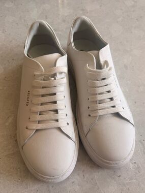 Axel Arigato Off-White Leather Low-Top Sneakers